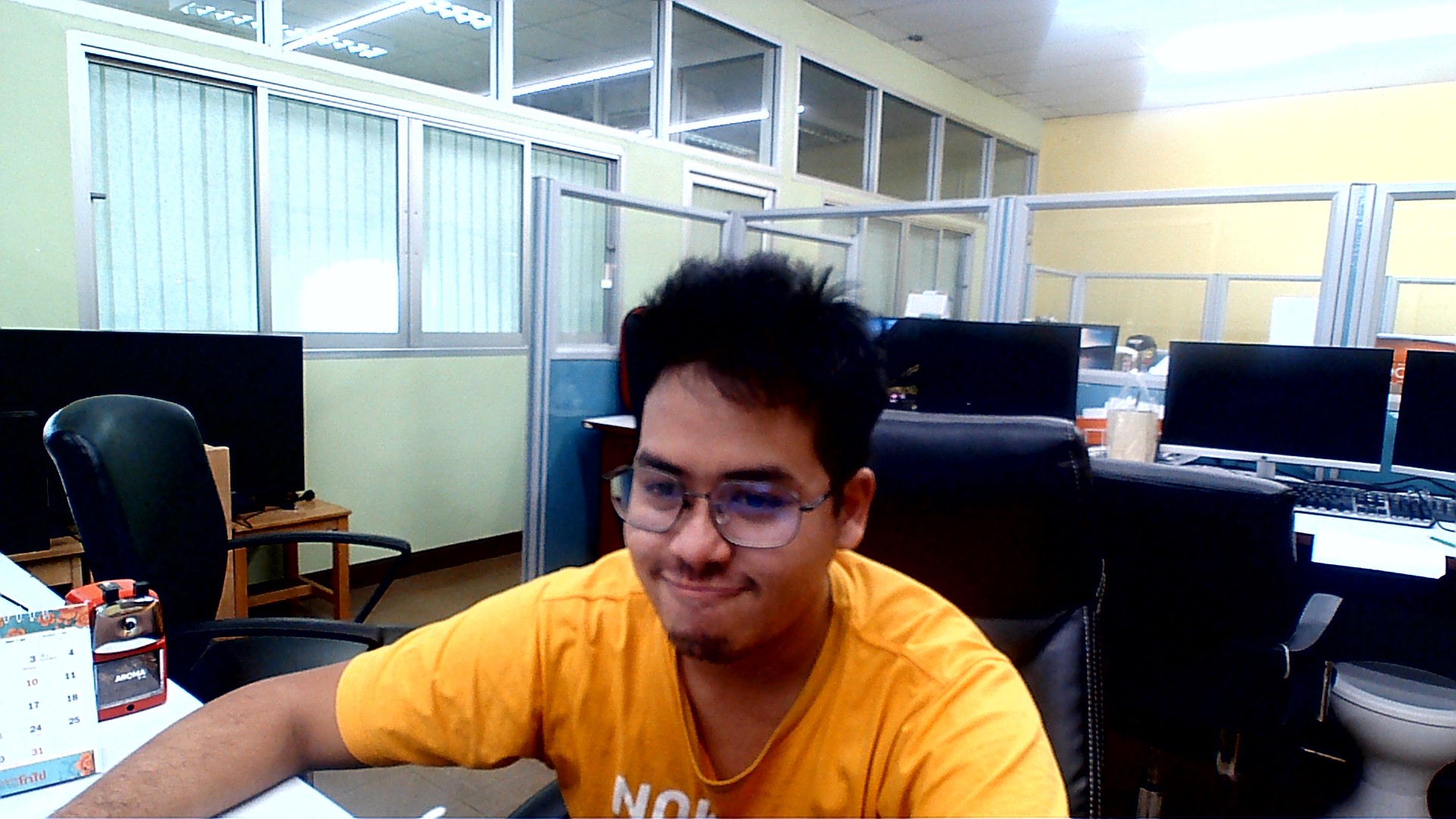 ผมชื่อติน ธีร์ธวัช สวาสดิ์ธรรม